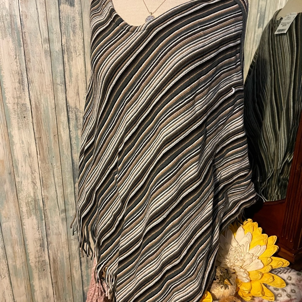 Multi colored shrug Great with a turtleneck 💖